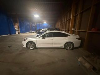 2022 Lexus ES 300h Ultra Luxury - Exterior Side Driver Image